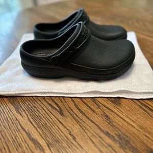 Crocs Iconic Comfort Clogs